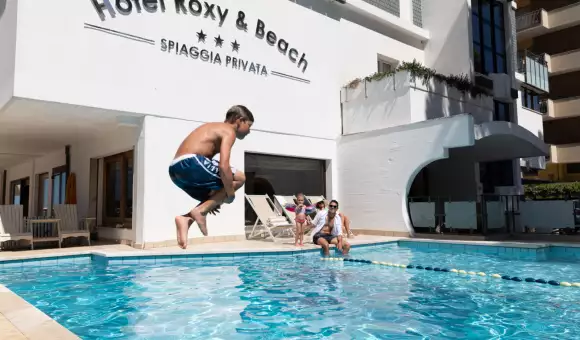 Prenota prima la tua vacanza con i BIMBI GRATIS sulla nostra spiaggia privata!