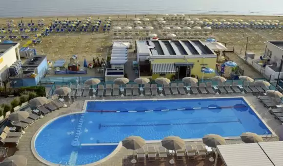 Last minute: Unter dem Weihnachtsbaum liegt dein Urlaub