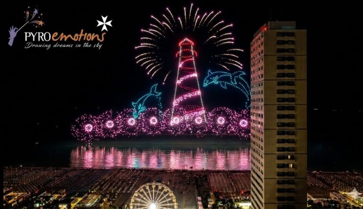 Cesenatico illumina il cielo: droni e fuochi per uno spettacolo senza precedenti