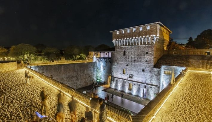 la Rocca al chiaro di Luna